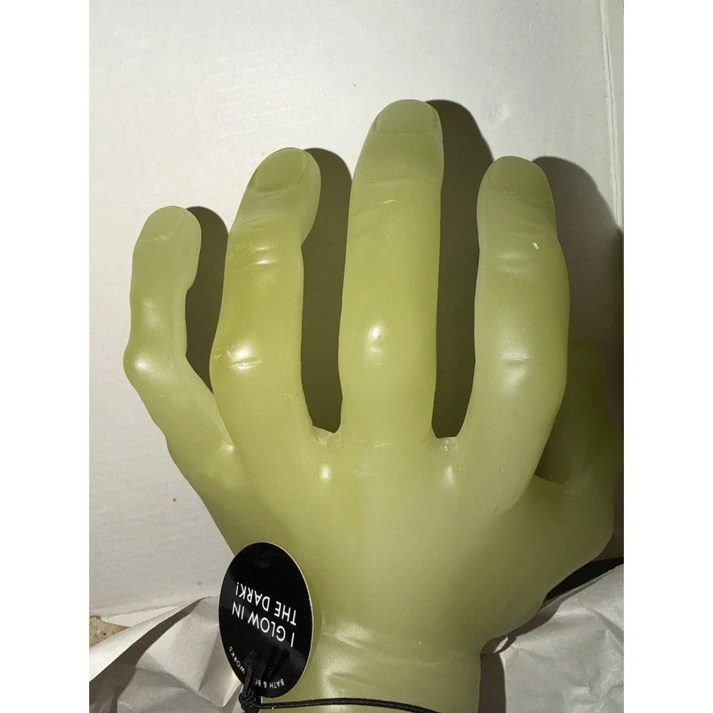 Bath and Body Works Halloween Glow in the‎ Dark Zombie Hand 3-Wick Candle Holder